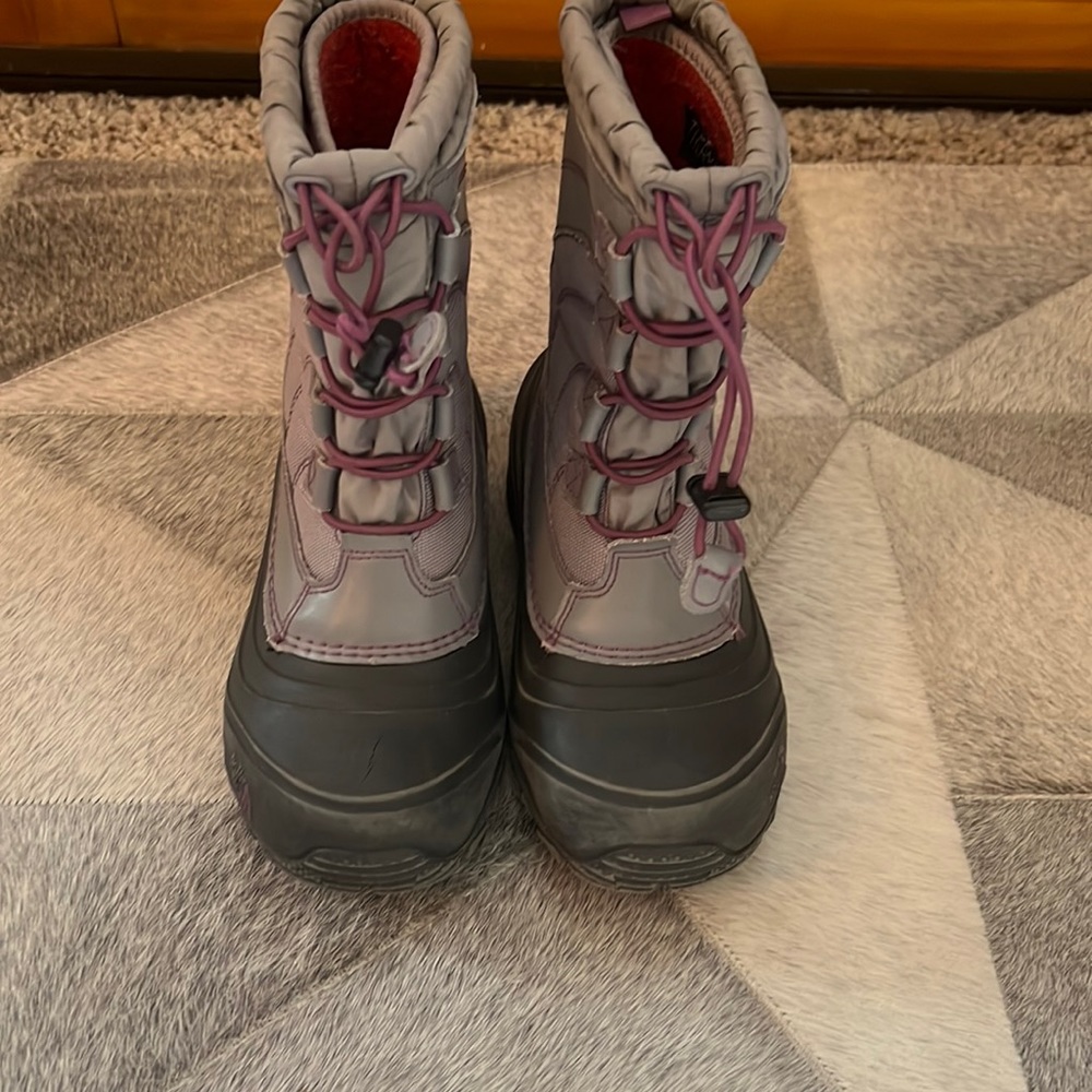 Girls north face snow boot